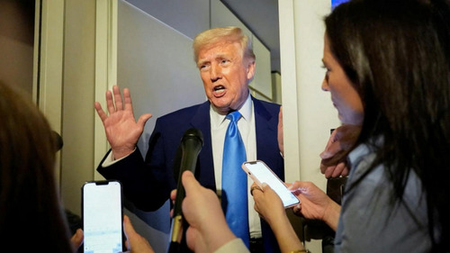 Трамп гар утас, цахилгаан бараануудыг өндөр татвараас чөлөөлөв